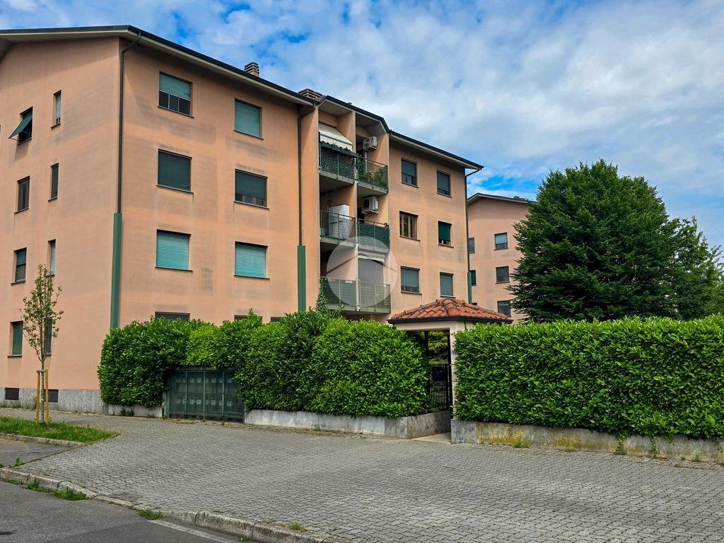 Three-room apartment Via Trieste, Garbagnate Milanese - photo 1