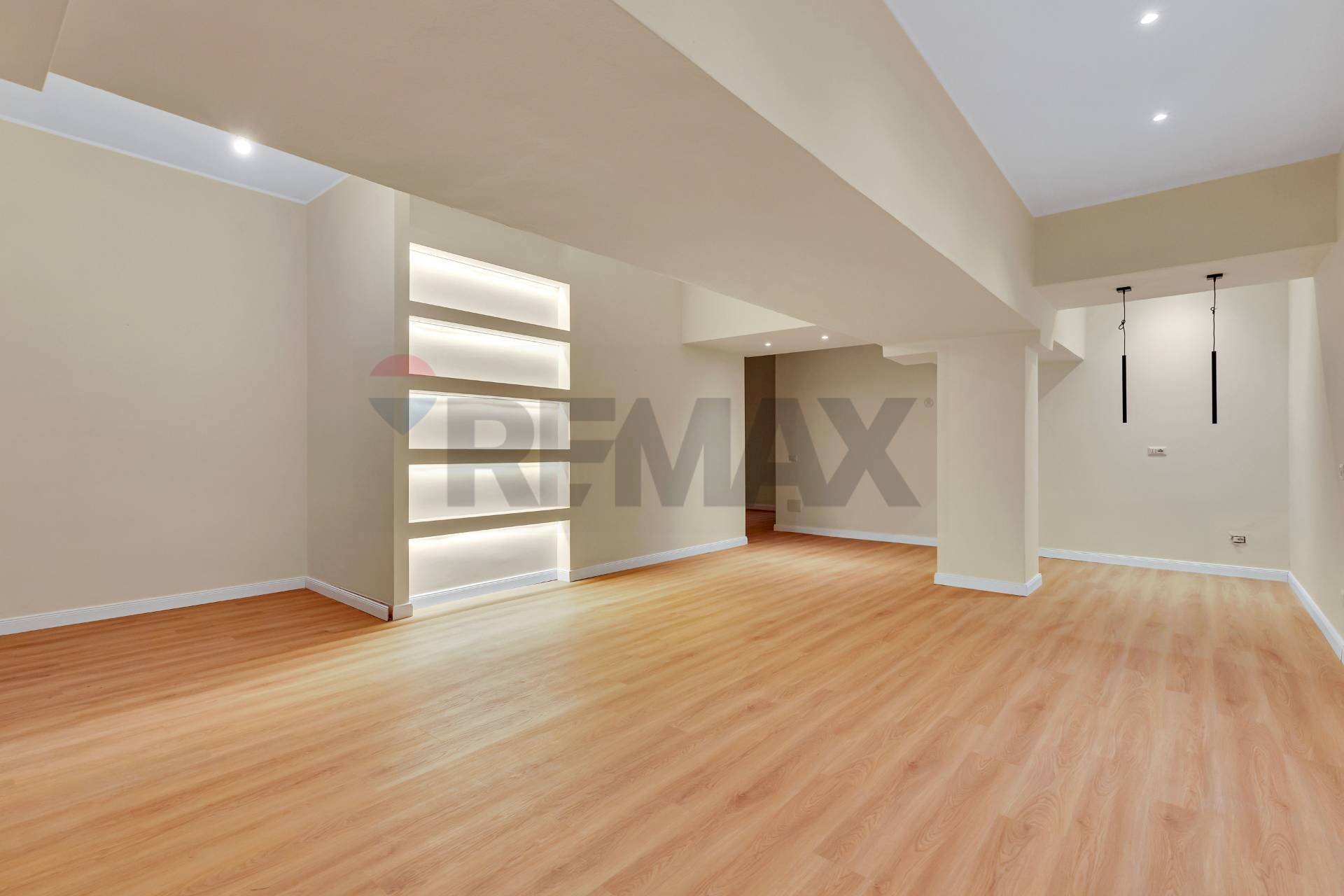 Stanza vuota - Locale Commerciale Viale Coni Zugna
58, Milano - foto 3