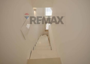 Scale - Villa Via Carlo  Giancaspro
 
8-10, Bari - photo 17