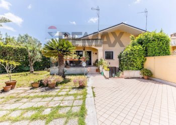 Casa all\'aperto - Semi-detached house Viale Di Castel Porziano
334, Roma - photo 1