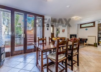 Sala da pranzo - Semi-detached house Viale Di Castel Porziano
334, Roma - photo 23