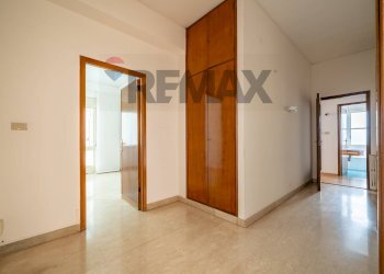 Hall / corridoio - Apartment Via Simone Cuccia
1, Palermo - photo 8