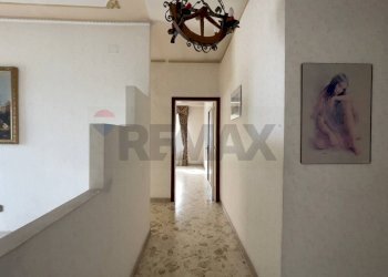 Hall / corridoio - Apartment Santeramo in Colle - photo 17
