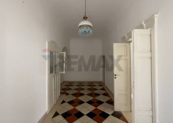 Hall / corridoio - Apartment Santeramo in Colle - photo 12