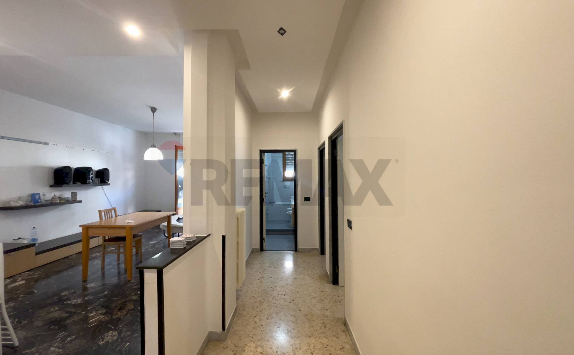 Hall / corridoio - Apartment Santeramo in Colle - photo 3