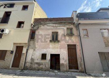 Edificio all\'aperto - Semi-detached house via filzi, Grassano - photo 1