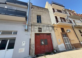 Edificio all\'aperto - Semi-detached house via filzi, Grassano - photo 2