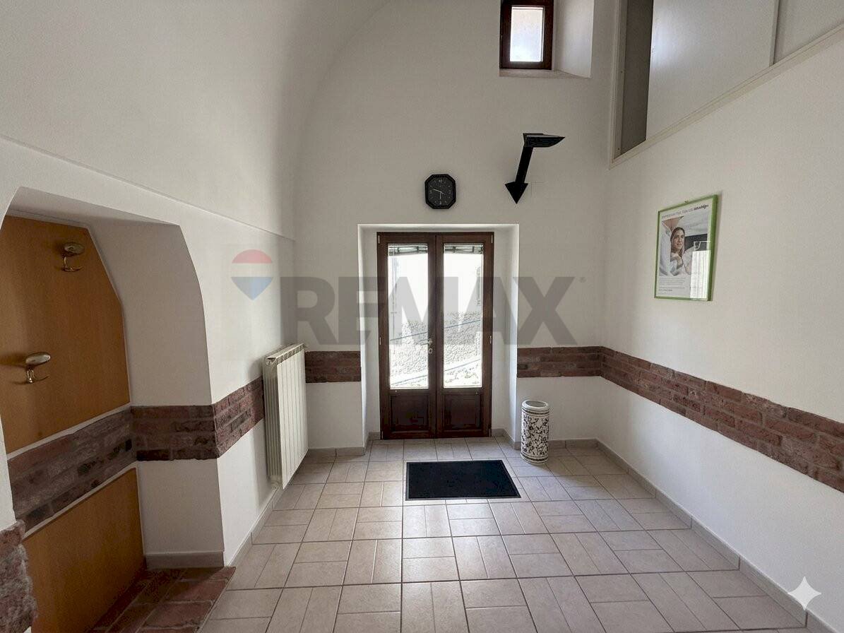 Ricezione / Lobby - Semi-detached house vico monteoliveto
 
25, Grassano - photo 2