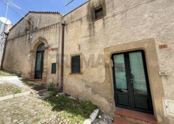 Casa all\'aperto - Semi-detached house vico monteoliveto
 
25, Grassano - photo 1