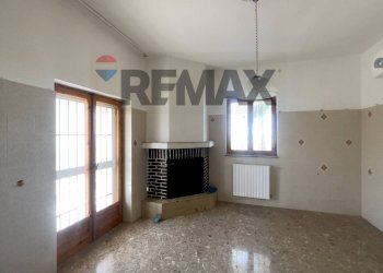Stanza vuota - Semi-detached house Santeramo in Colle - photo 11