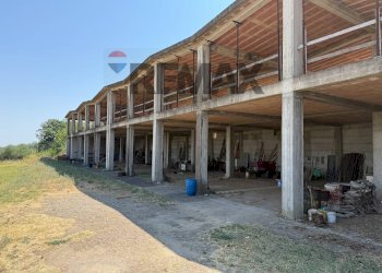 Edificio all\'aperto - Rustic via strettolone, Grassano - photo 7