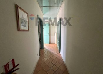 Hall / corridoio - Three-room apartment Matera - photo 16