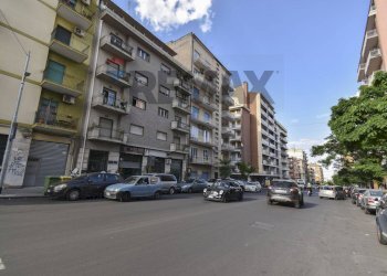 Edificio all\'aperto - Commercial Premises Viale Mario Rapisardi
308, Catania - photo 2