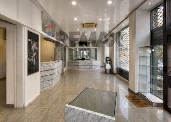 Ricezione / Lobby - Commercial Premises Viale Mario Rapisardi
308, Catania - photo 11