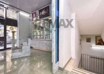 Ricezione / Lobby - Commercial Premises Viale Mario Rapisardi
308, Catania - photo 12