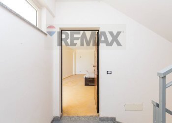 Hall / corridoio - Three-room apartment Via Papa Pio XII
 
3, Patti - photo 17