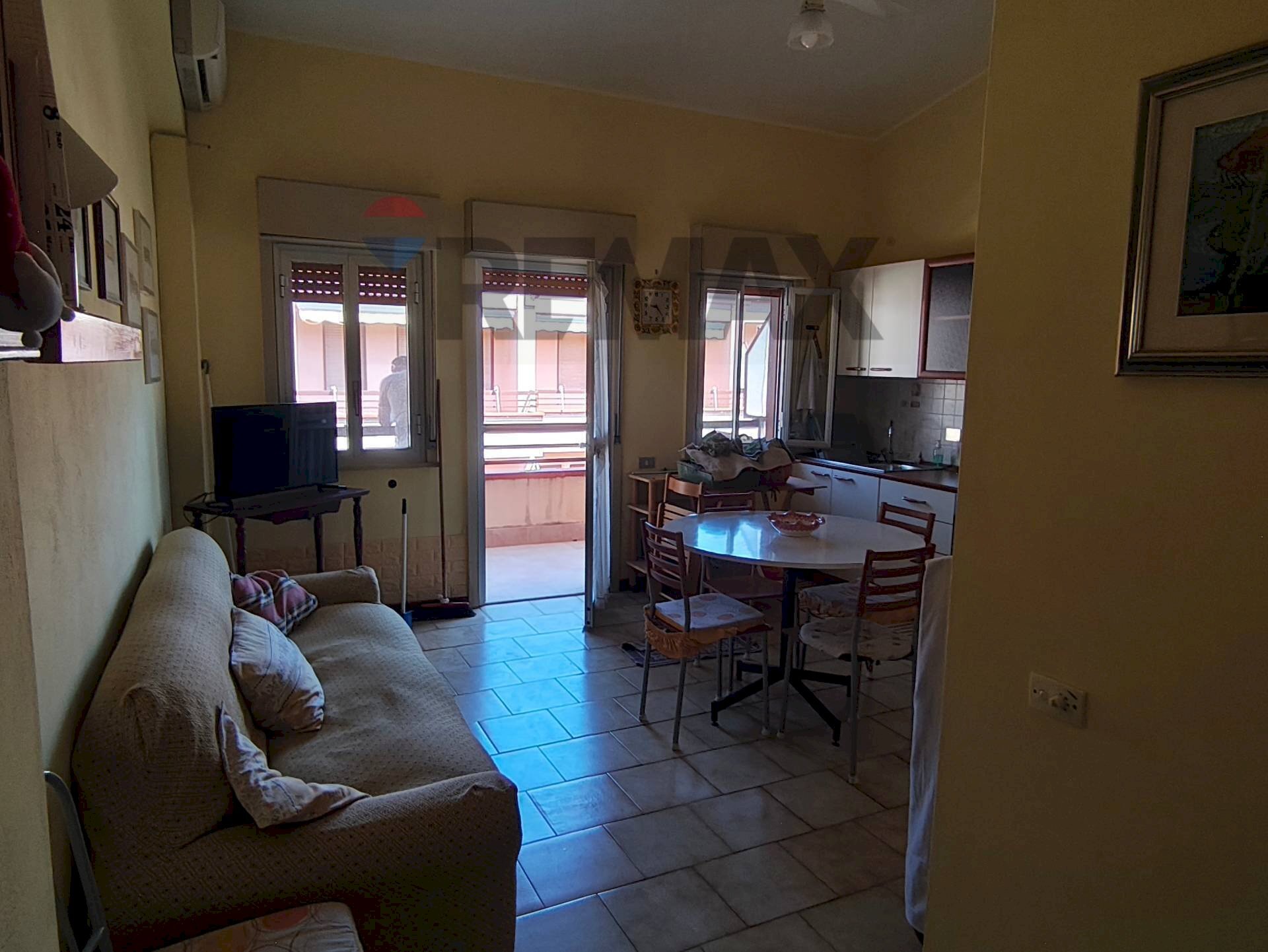 Sala da pranzo - Three-room apartment Via Stazione
90, Oliveri - photo 2