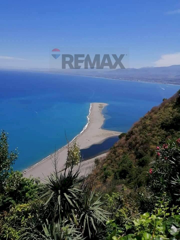 Vista dell\'acqua - Three-room apartment Via Stazione
 
90, Oliveri - floor plans 1