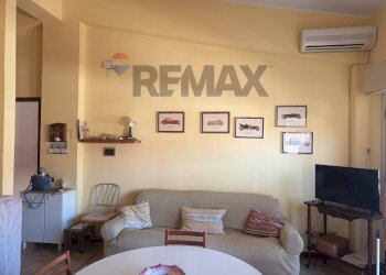 Soggiorno - Three-room apartment Via Stazione
 
90, Oliveri - photo 18