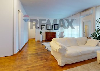 Soggiorno - Villa Bifamiliare viale Oberdan
 
39, Camaiore - foto 41
