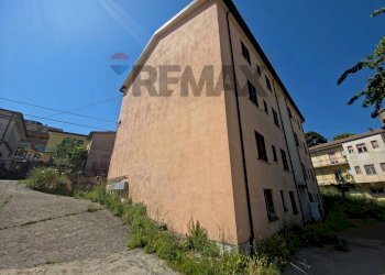 Edificio all\'aperto - Quadrilocale Via Giacomo Matteotti
 
6, San Marco Argentano - foto 2