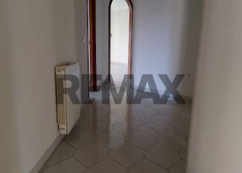 Hall / corridoio - Four-room apartment Via Trento
13, Gravina di Catania - photo 60