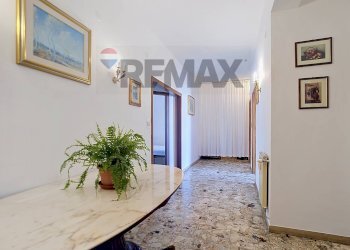 Hall / corridoio - Appartamento Via Giosuè Carducci
 
56, Venezia - foto 2