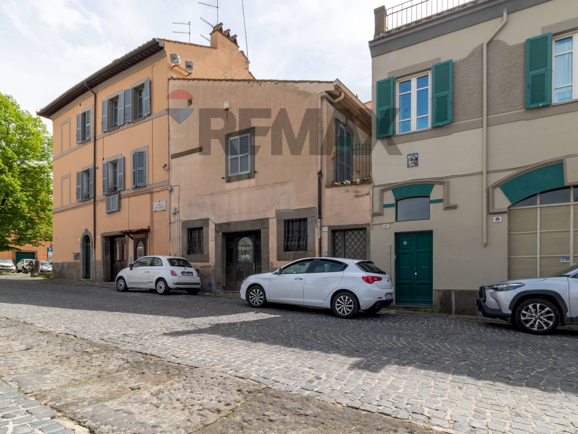 Edificio all\'aperto - Locale Commerciale Piazza della Trinità
3, Viterbo - foto 2