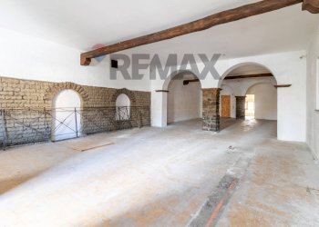 Stanza vuota - Commercial Premises Piazza della Trinità
 
3, Viterbo - photo 1