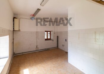 Stanza vuota - Commercial Premises Piazza della Trinità
 
3, Viterbo - photo 18