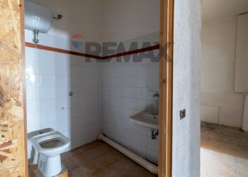 Bagno - Commercial Premises Piazza della Trinità
 
3, Viterbo - photo 19
