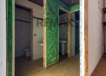 Hall / corridoio - Commercial Premises Piazza della Trinità
 
3, Viterbo - photo 20