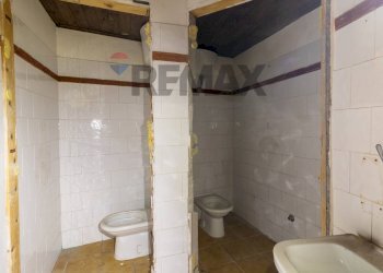 Bagno - Commercial Premises Piazza della Trinità
 
3, Viterbo - photo 22