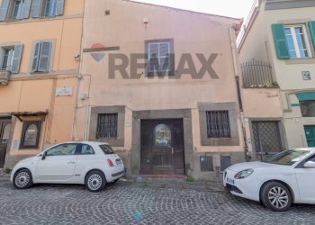 Edificio all\'aperto - Commercial Premises Piazza della Trinità
 
3, Viterbo - photo 27