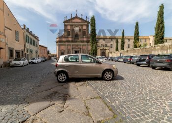 Edificio all\'aperto - Commercial Premises Piazza della Trinità
 
3, Viterbo - photo 31