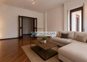 Soggiorno - Three-room apartment Via Massimo d'azeglio, Carrara - photo 13
