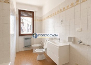Bagno - Three-room apartment Via Massimo d'azeglio, Carrara - photo 14