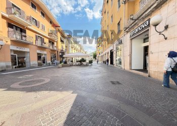 Edificio all\'aperto - Locale Commerciale CORSO MAZZINI
 
145/147, Cosenza - foto 1