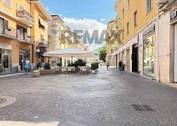 Edificio all\'aperto - Locale Commerciale CORSO MAZZINI
 
145/147, Cosenza - foto 3