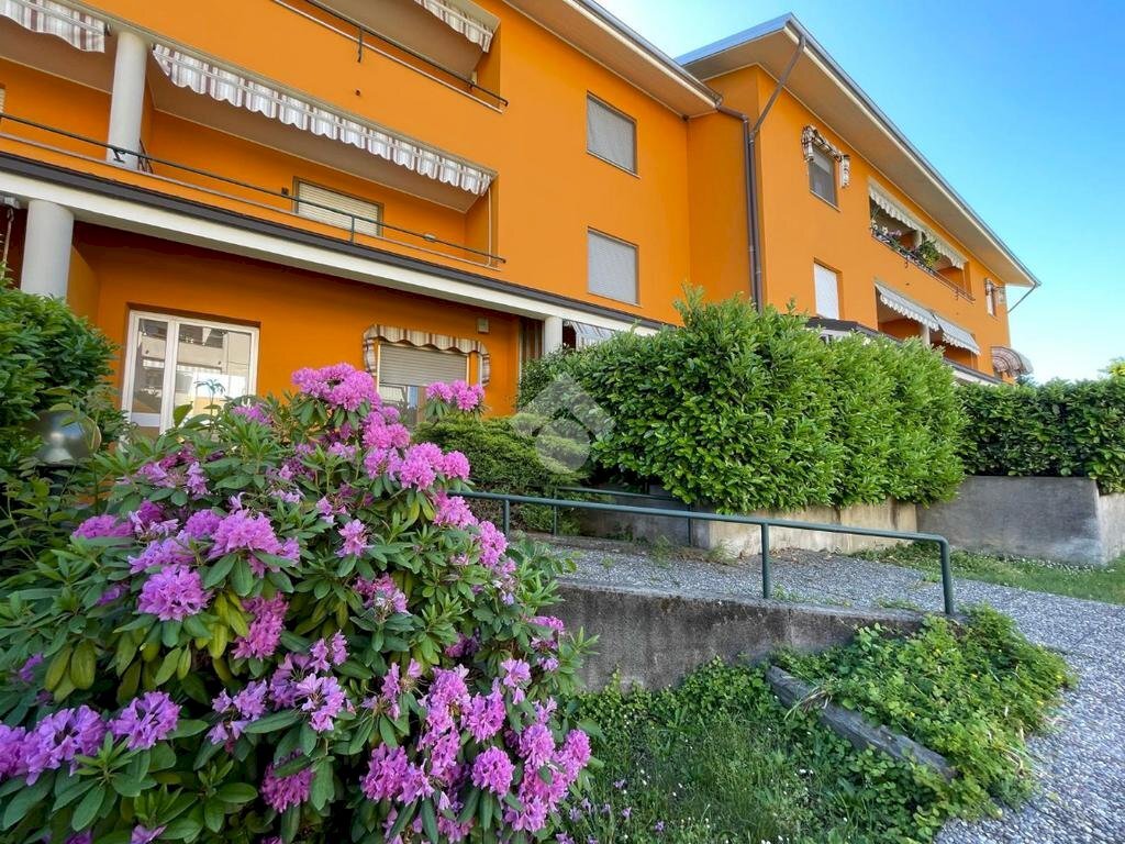 Three-room apartment Via Fratelli Cantoni, Oleggio - photo 1
