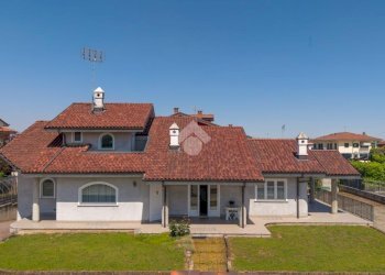 Villa Via Vecchia di Cuneo 3A, Busca - foto 1