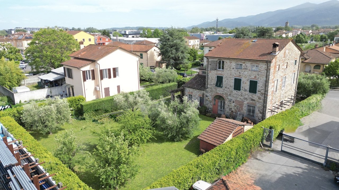 vendesi villetta con giardino luccaDJI_0379 - Villa Via Romana 914, Lucca - photo 1