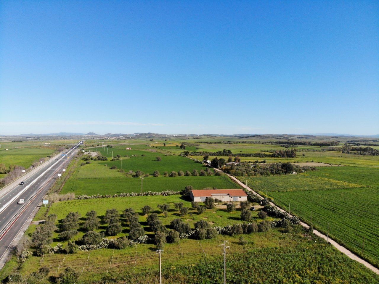 1.JPG - Magazzino Monastir - foto 2