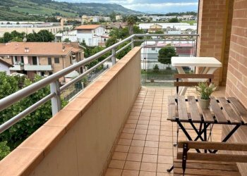 DILEOIMMOBILIARE VENDE MONOLOCALE CON TERRAZZINO - One-room apartment Pedaso - photo 2