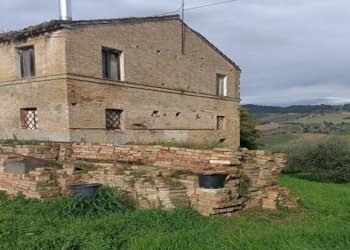 PORZIONE DI CASALE (1).jpg - Terreno agricolo Contrada Monte Aquilino, San Benedetto del Tronto - foto 13