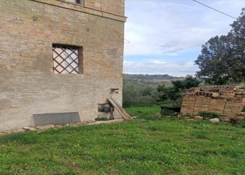 PORZIONE DI CASALE (9).jpg - Terreno agricolo Contrada Monte Aquilino, San Benedetto del Tronto - foto 15