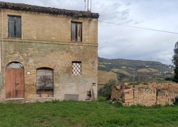 PORZIONE DI CASALE (11).jpg - Terreno agricolo Contrada Monte Aquilino, San Benedetto del Tronto - foto 16