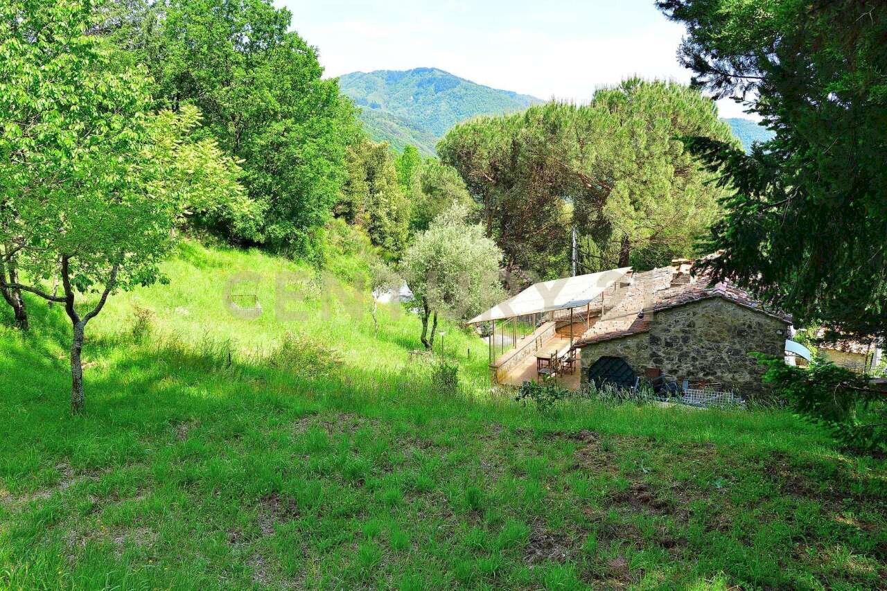 Esterno retro - Casa indipendente Via di Croce 1350A, Lucca - foto 1