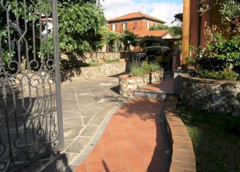 Cortile - Villa Sarzana - foto 5