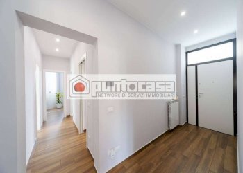 Portion of a house Concorezzo - photo 13